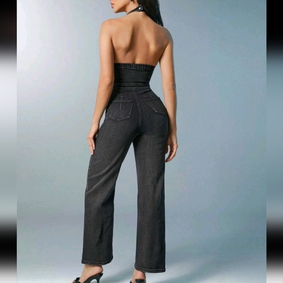 Denim Washed Jumpsuit With Pocket Details And Elastic Back - Picture 4 of 5
